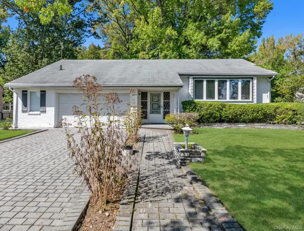 180 Dogwood RD, Roslyn, NY 11576