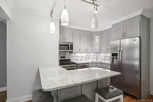 255 Bronx River RD #8J, Yonkers, NY 10704