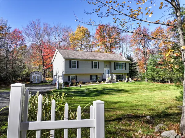 43 Callahans RD, Wurtsboro, NY 12790