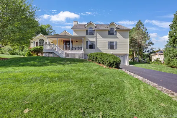 4 Applesauce LN, Wappingers Falls, NY 12590