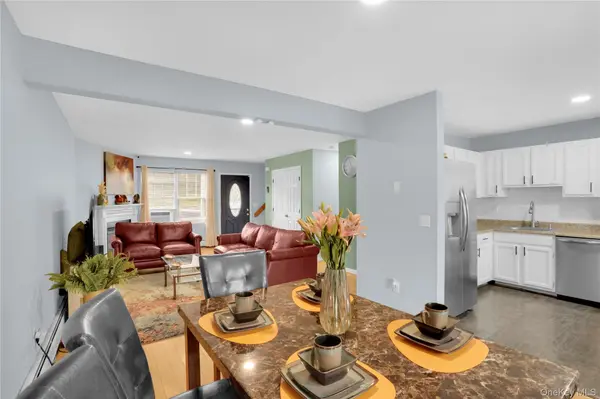 17 Revere CIR, Washingtonville, NY 10992