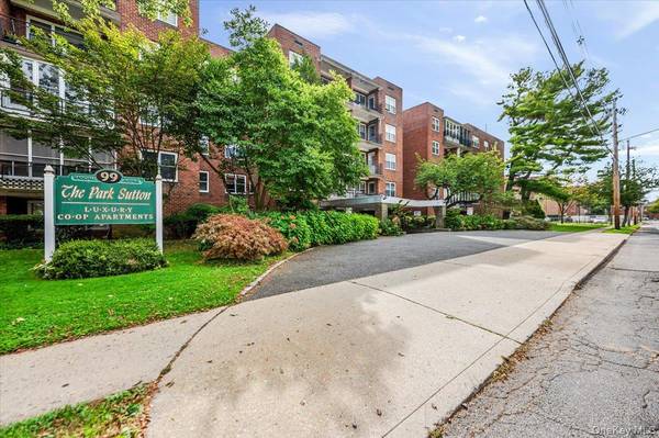 99 Randall AVE #2-J, Freeport, NY 11520