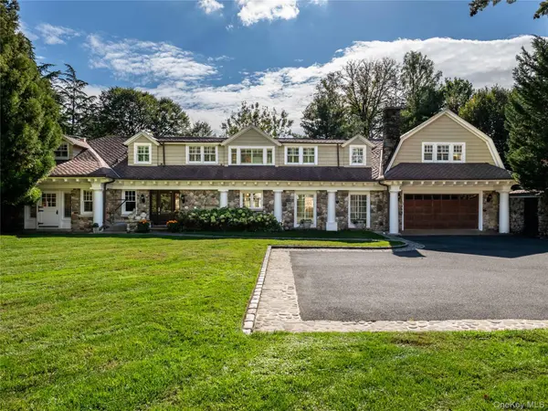 1054 Plandome RD, Manhasset, NY 11030