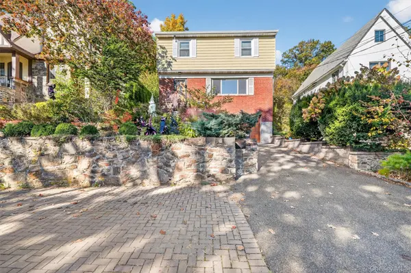 25 Avondale RD, Yonkers, NY 10710