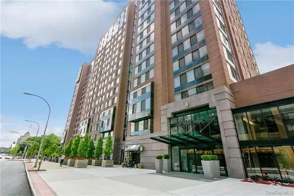 4 Martine AVE #411, White Plains, NY 10606