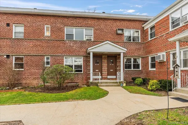 87-24 Marengo ST #2B, Holliswood, NY 11432