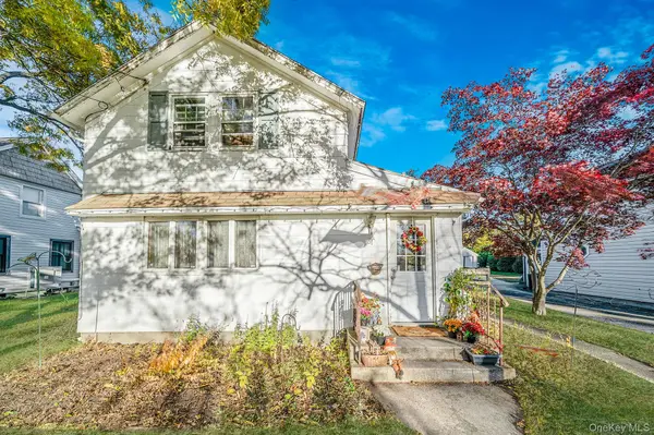 51 Cedar AVE, Patchogue, NY 11772