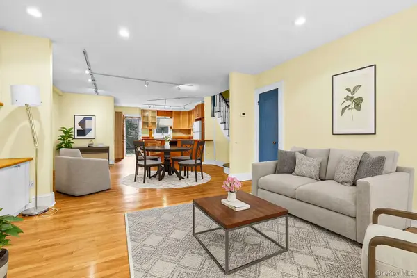 21-50 28th ST, Astoria, NY 11105