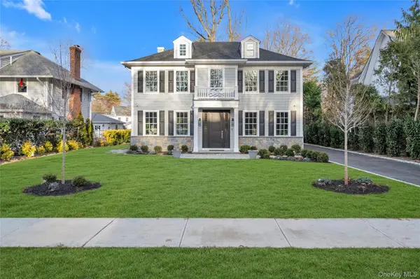 88 Plandome CT,  Manhasset,  NY 11030