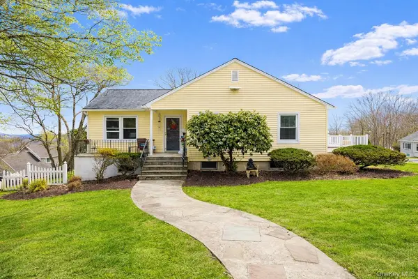 17 Greenwood DR, Mahopac, NY 10541