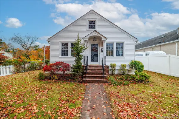 801 Park AVE, Westbury, NY 11590