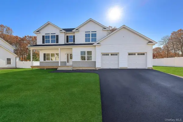 12 Fox Run CT, Ridge, NY 11961