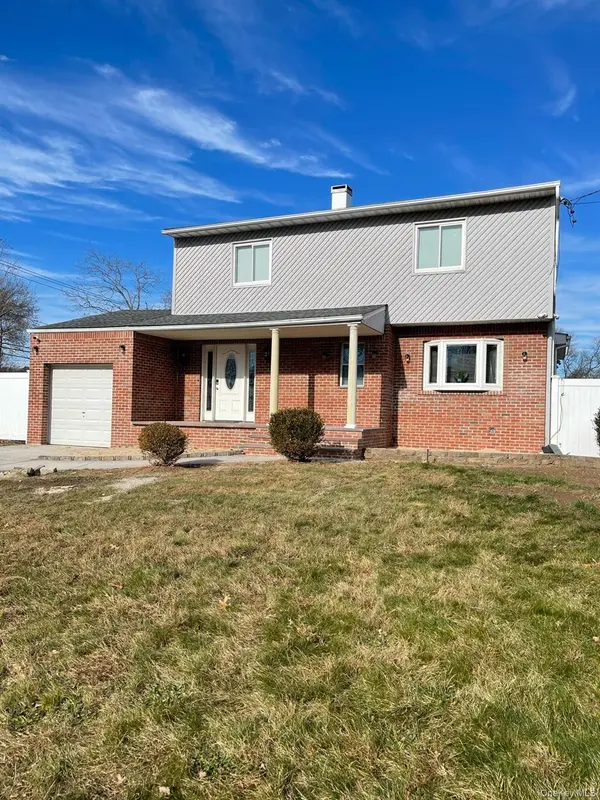 141 Remington AVE, Selden, NY 11784