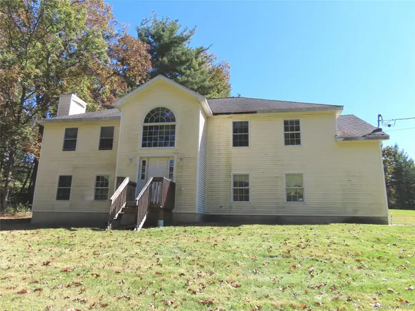 24 Sedgewick RD, Poughkeepsie, NY 12603