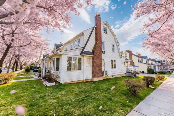 257-17 Pembroke AVE, Great Neck, NY 11020