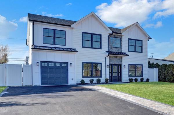 12 Dahlia LN, Wantagh, NY 11793