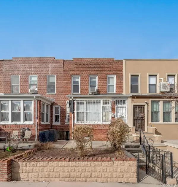23-36 36th ST, Astoria, NY 11105