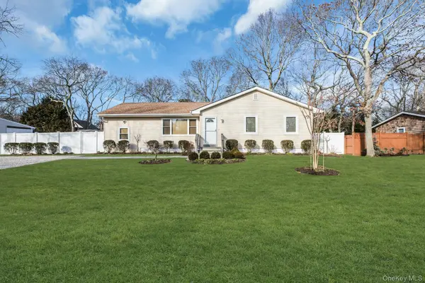 79 School ST, Hampton Bays, NY 11946