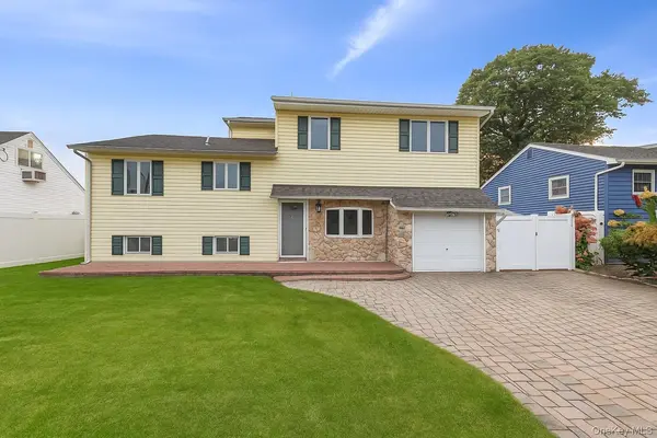 1012 N Ontario AVE, Lindenhurst, NY 11757