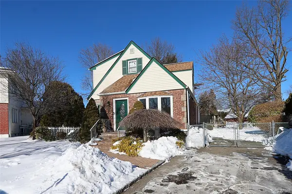 58 Elm CT, New Hyde Park, NY 11040