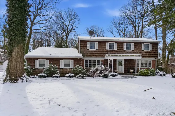 65 Avery RD, Woodbury, NY 11797