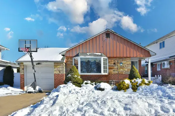 148 Simonson RD, Mineola, NY 11501