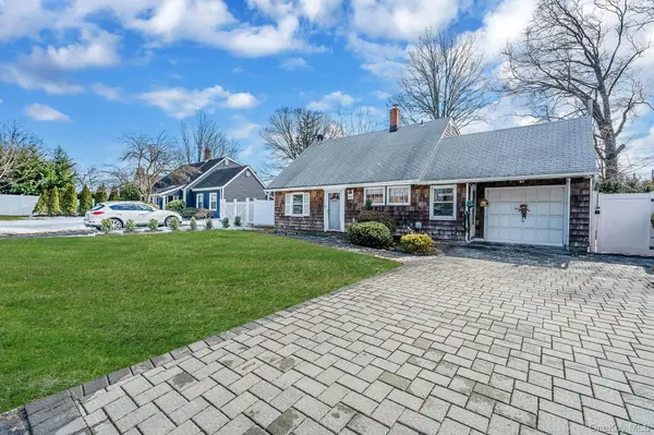 694 Whittier ST, Westbury, NY 11590