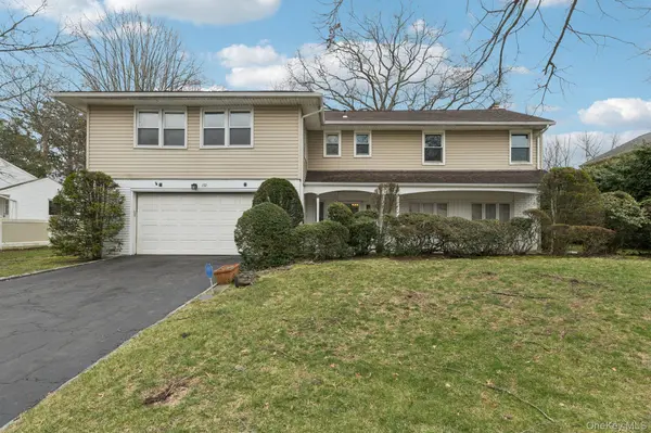 192 Bengeyfield DR,  East Williston,  NY 11596