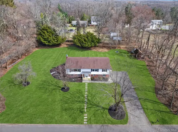 8 Hampton RD, Airmont, NY 10901