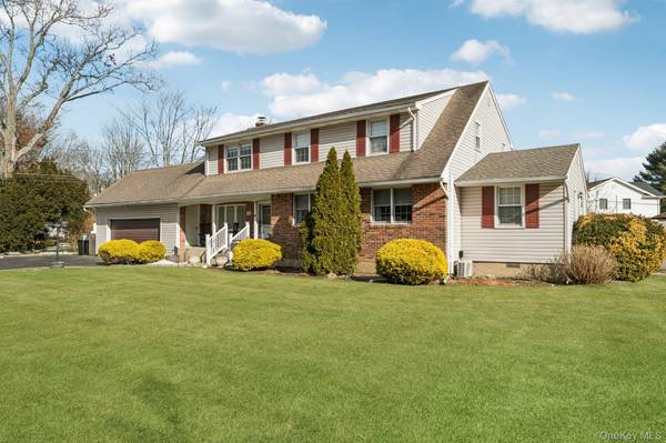 2846 Morgan DR, Wantagh, NY 11793