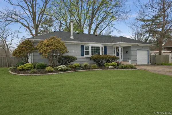 24 Stellenwerf AVE, East Islip, NY 11730