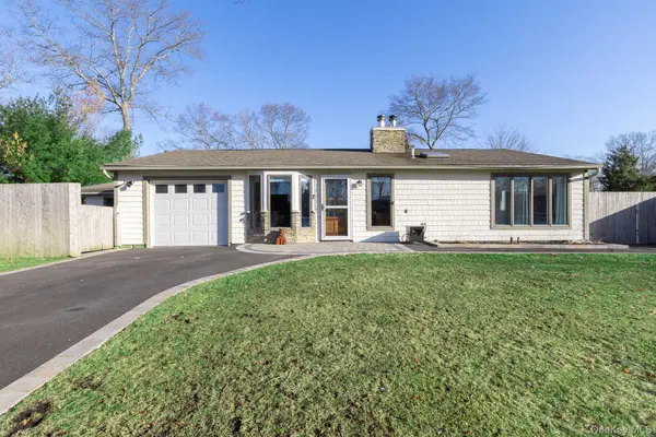 5 Longleaf LN, Medford, NY 11763