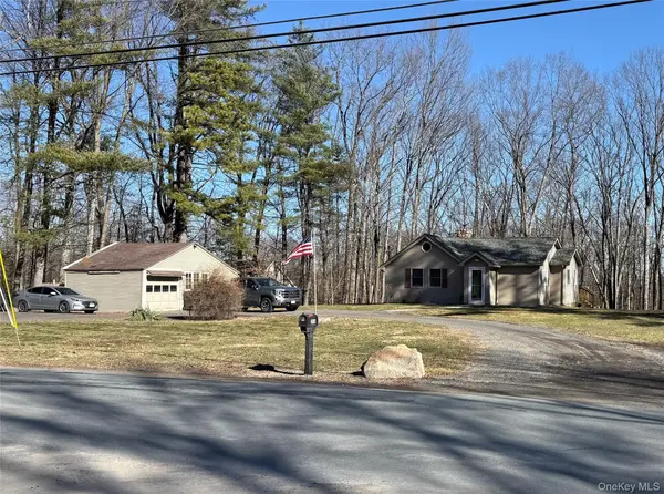 376 Roosa Gap RD, Bloomingburg, NY 12721