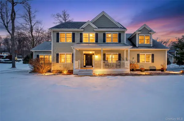 31 Dew Drop LN, Hopewell Junction, NY 12533
