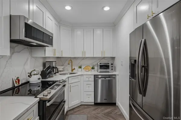10-10 166th ST #4A, Beechhurst, NY 11357