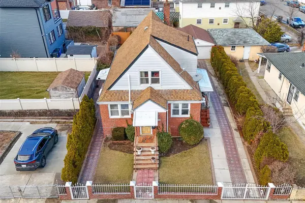 22039 136th AVE, Laurelton, NY 11413