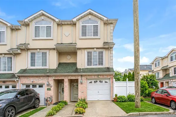 61 Merivale LN,  Staten Island,  NY 10304
