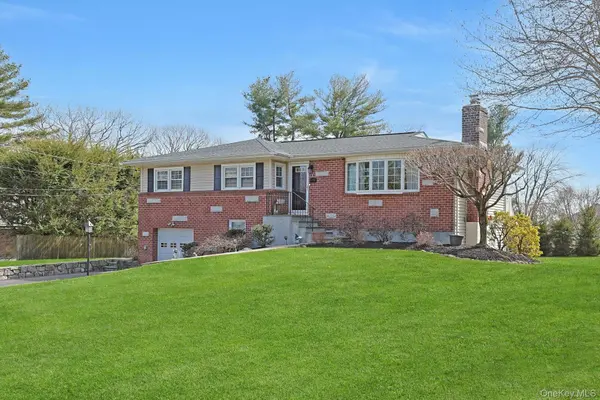 12 Greenwood LN, Valhalla, NY 10595