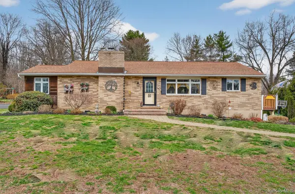 108 Williamsburg CT, Balmville, NY 12550