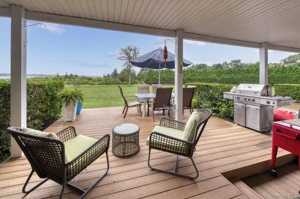 61 W Tiana RD #6, Hampton Bays, NY 11946