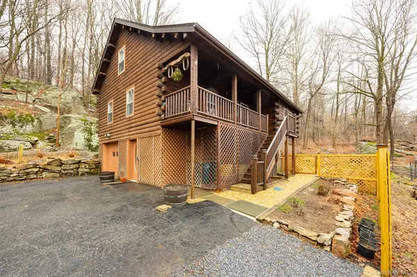 79 E Hook Cross RD, Hopewell Junction, NY 12533