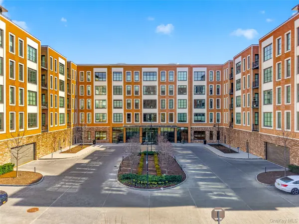 100 Garvies Point RD #1332, Glen Cove, NY 11542