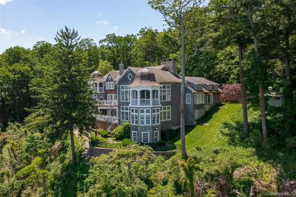 Laurel Hollow, NY 11791