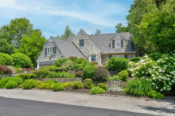 6 Janssen DR,  Manhasset,  NY 11030