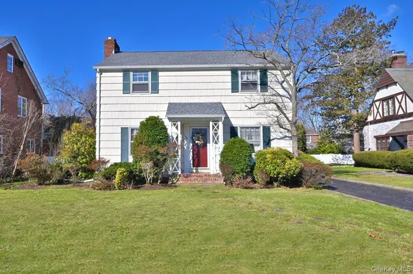 146 Kildare RD, Garden City, NY 11530