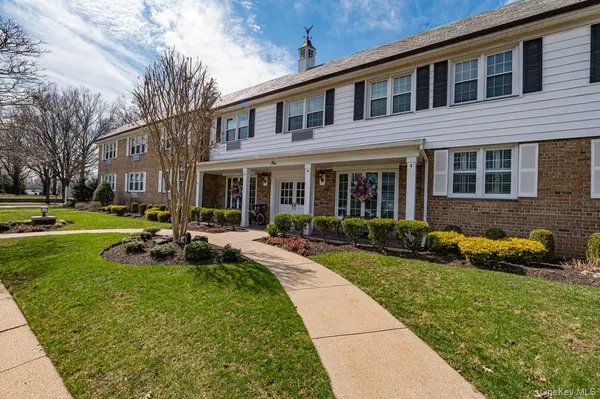 1 Bengeyfield DR #2B, East Williston, NY 11596