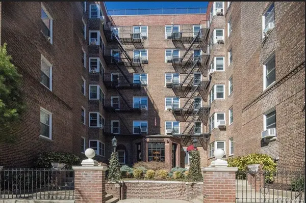 9945 67TH RD #321, Forest Hills, NY 11375