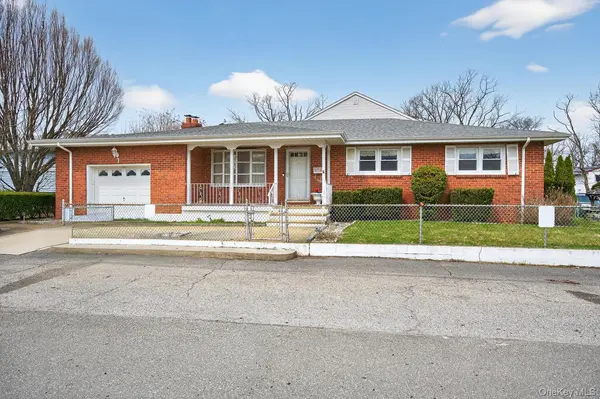 7 1st AVE, Bayville, NY 11709