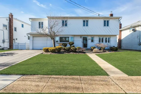 2505 Walters CT, Bellmore, NY 11710