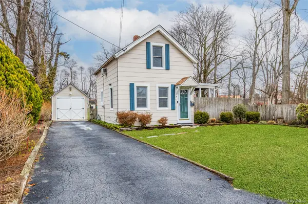 5 Wall ST, East Islip, NY 11730